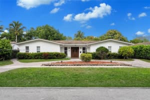 2325 Ne 191st St, Miami