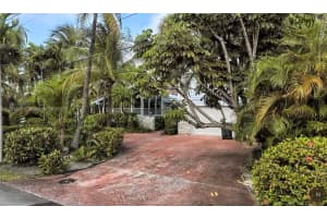 1895 NE 117th Rd, North Miami, FL 33181, Sold 04/29/25