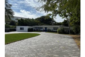 12500 Alamanda Dr, North Miami