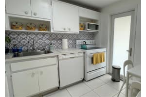950 Hillcrest Dr, Hollywood, FL 33021, Sold 03/20/25