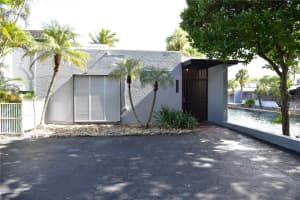 16501 Fox Den Ct, Hialeah, FL 33014, Sold 05/28/25