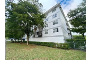 8950 NE 8th Ave, Miami, FL 33138, Sold 05/19/25