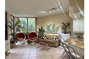 2000 Island Blvd 203, Aventura