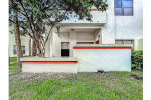 1421 Avon Ln 107, North Lauderdale