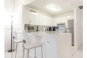 2301 Collins Ave 423 Miami Beach, FL 33139 - MLS#A11726850