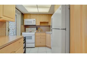 1200 Hillcrest Ct, Hollywood, FL 33021, Sold 04/23/25