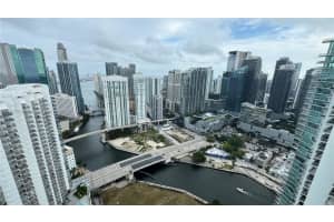 90 Sw 3rd St Ph-17, Miami
