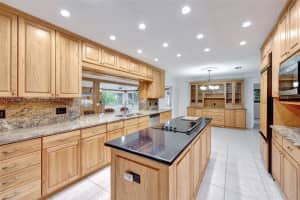 7201 NW 9th St, Plantation, FL 33317, Sold 05/27/25