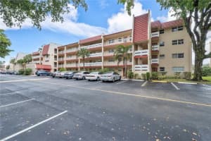 1030 Country Club Dr 407, Margate