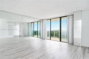 3625 N Country Club Dr 901, Aventura