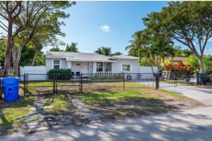 2114 Plunkett St, Hollywood, FL 33020, - MLS#A11728318