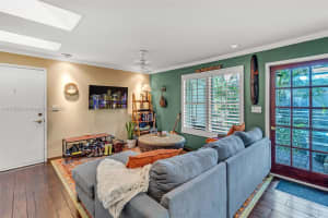 320 SE 10th Ave APT D, Pompano Beach, FL 33060, Sold 05/28/25