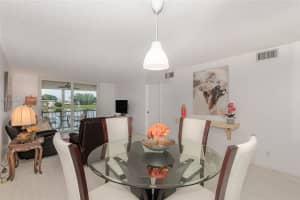 9423 S Hollybrook Lake Dr, Pembroke Pines, FL 33025, Sold 03/25/25
