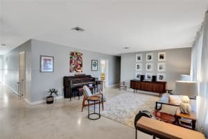 Hollywood, FL 33021, Sold 04/03/25