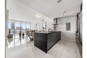 495 Brickell Ave 5203, Miami