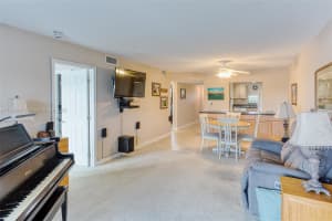 9400 S Hollybrook Lake Dr, Pembroke Pines, FL 33025, Sold 06/20/25