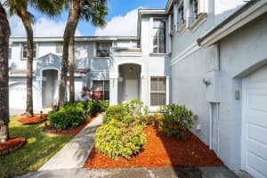 4811 Grapevine Wy, Davie, FL 33331, Sold 05/30/25