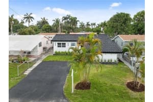 305 SW 7th Ct, Hallandale Beach, FL 33009, Sold 04/28/25