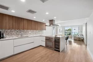 1025 92nd St 402, Bay Harbor Islands