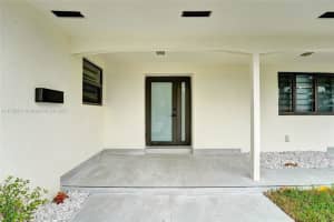 517 S Rainbow Dr, Hollywood, FL 33021, Sold 04/15/25