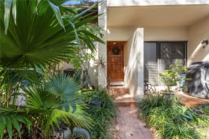 19456 NE 26th Ave APT 42B, Miami, FL 33180, Sold 07/03/25