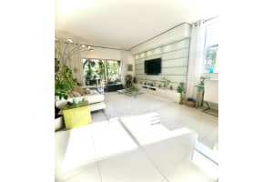 4400 Hillcrest Dr, Hollywood, FL 33021, Sold 04/22/25