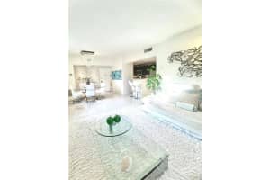 4400 Hillcrest Dr, Hollywood, FL 33021, Sold 04/22/25