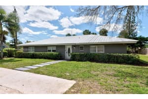 330 Sw 13th St Sw Vero Beach, FL 32962 - MLS#A11730546