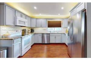 330 Sw 13th St Sw Vero Beach, FL 32962 - MLS#A11730546