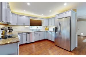 330 Sw 13th St Sw Vero Beach, FL 32962 - MLS#A11730546
