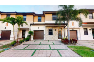 15585 NW 91st Ct, Miami Lakes, FL 33018, Sold 04/30/25