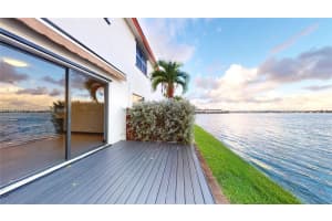 15585 NW 91st Ct, Miami Lakes, FL 33018, Sold 04/30/25