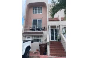 1062 W 42nd Pl, Hialeah, FL 33012, Sold 04/02/25
