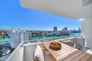 11 Island Av 2010, Miami Beach