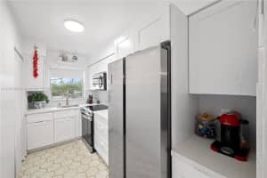 160 NE 8th Ave APT 9B, Hallandale Beach, FL 33009, - MLS#A11731180