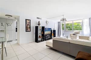 251 174 107, Sunny Isles Beach