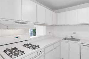 6884 N Kendall Dr C404 Pinecrest, FL 33156 - MLS#A11731447