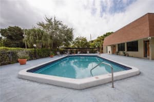 16950 W Dixie Hwy B320 North Miami Beach, FL 33160 - MLS#A11732309