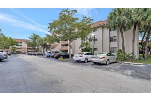 481 Ives Dairy Rd Apt 105-4, Miami, FL 33179, - MLS#A11732476