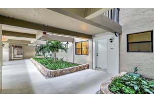 481 Ives Dairy Rd Apt 105-4, Miami, FL 33179, - MLS#A11732476