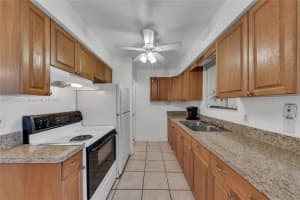 2300 Jackson St APT 10, Hollywood, FL 33020, - MLS#A11732588