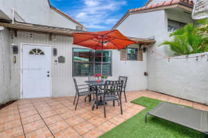 10325 NW 9th St Cir, Miami, FL 33172, Sold 04/03/25