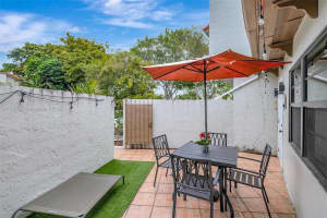 10325 NW 9th St Cir, Miami, FL 33172, Sold 04/03/25