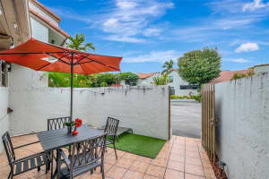 10325 NW 9th St Cir, Miami, FL 33172, Sold 04/03/25