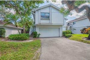 36 Eastmont Rd, Hollywood
