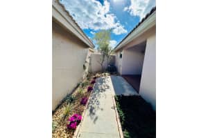 15160 Norfolk Ln, Davie, FL 33331, Sold 05/19/25
