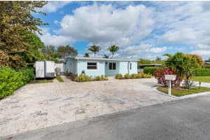 6900 SW 57th St, Davie, FL 33314 - MLS#A11732978