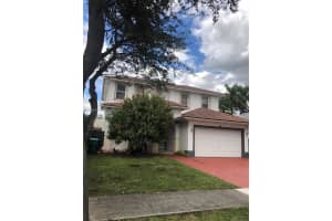 8767 Nw 139th Ter, Miami Lakes