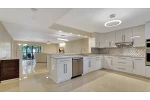 111 S Hollybrook Dr, Pembroke Pines, FL 33025, Sold 04/11/25