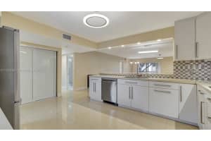 111 S Hollybrook Dr, Pembroke Pines, FL 33025, Sold 04/11/25